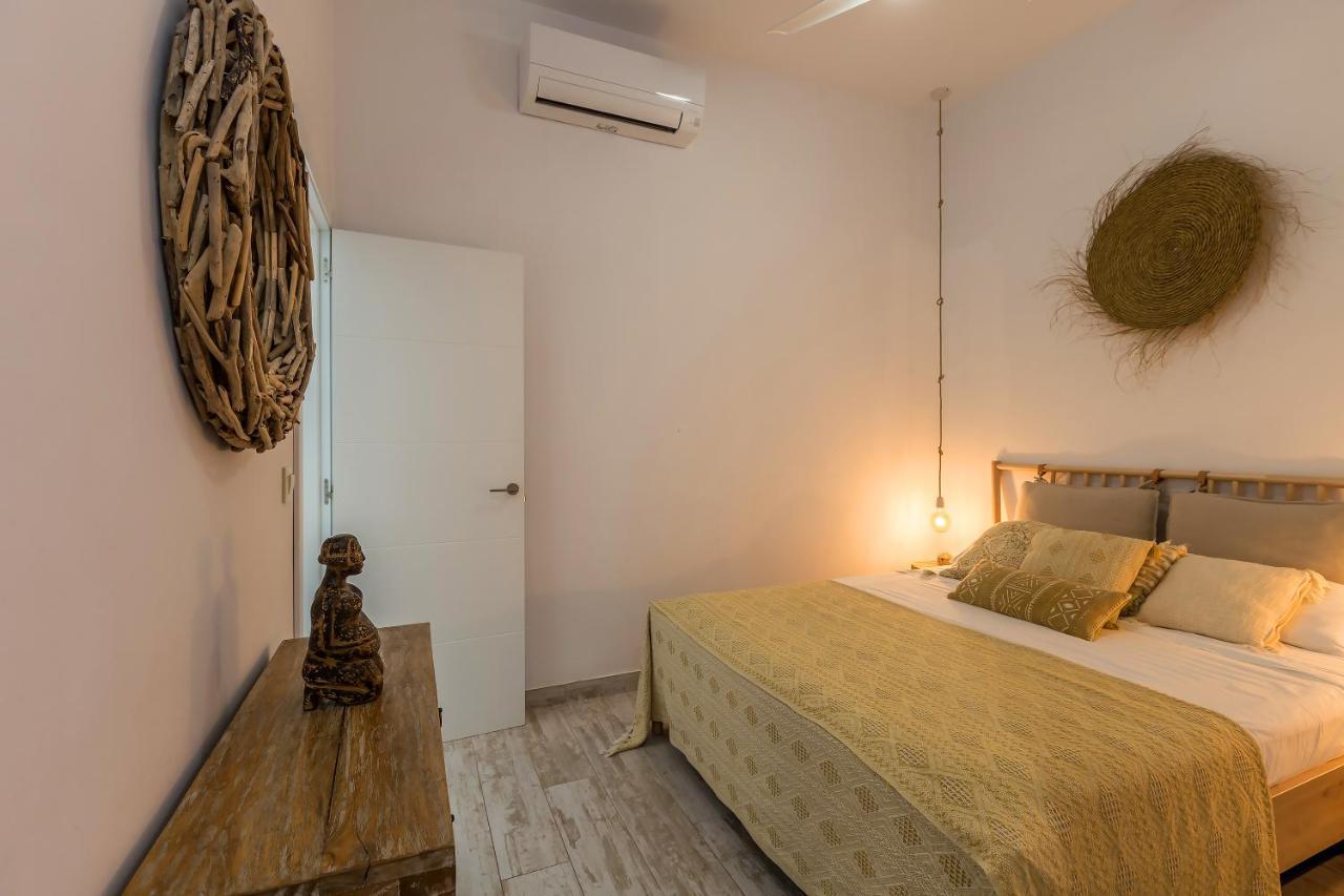 Bajo Con Jardin Y Piscina Cerca De La Playa Dos