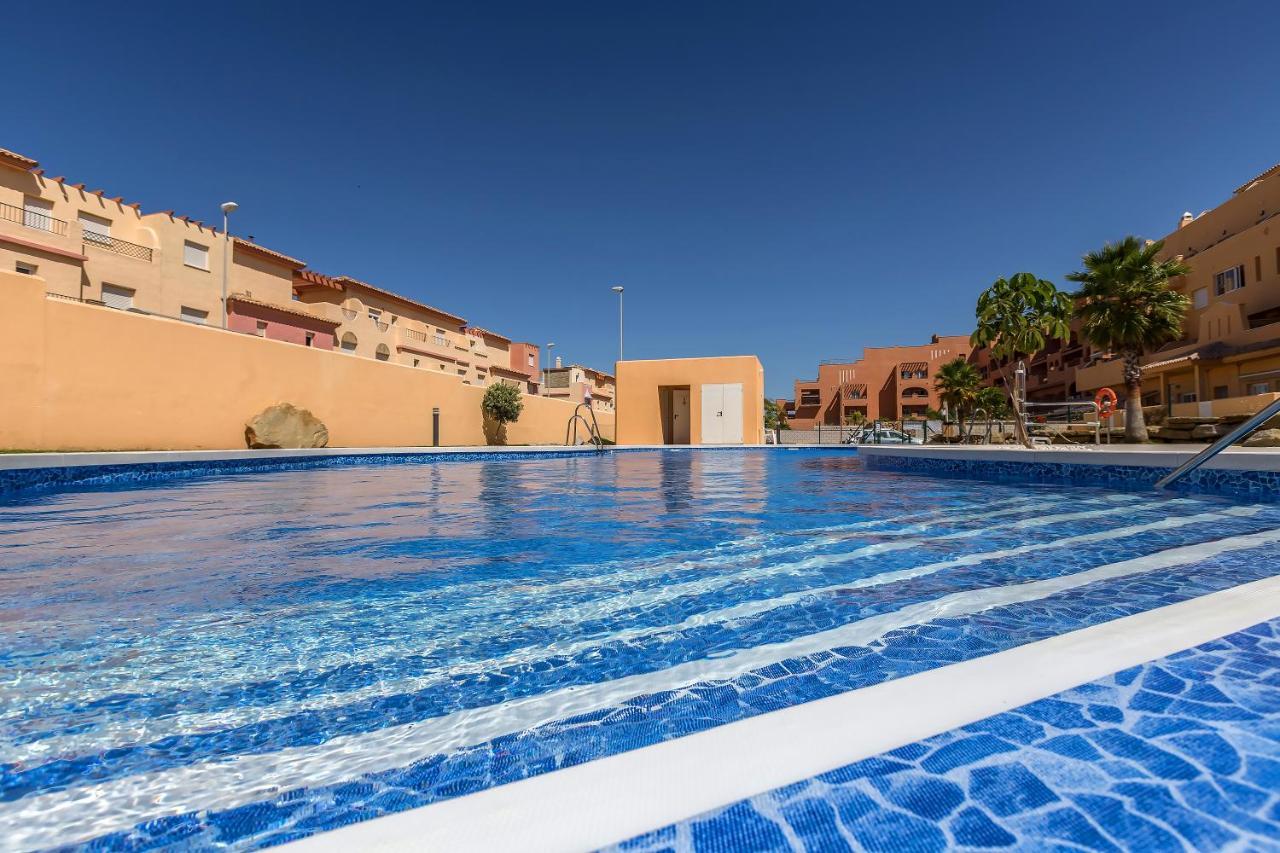 Apartment Bajo Con Jardin Y Piscina Cerca De La Playa Dos Tarifa